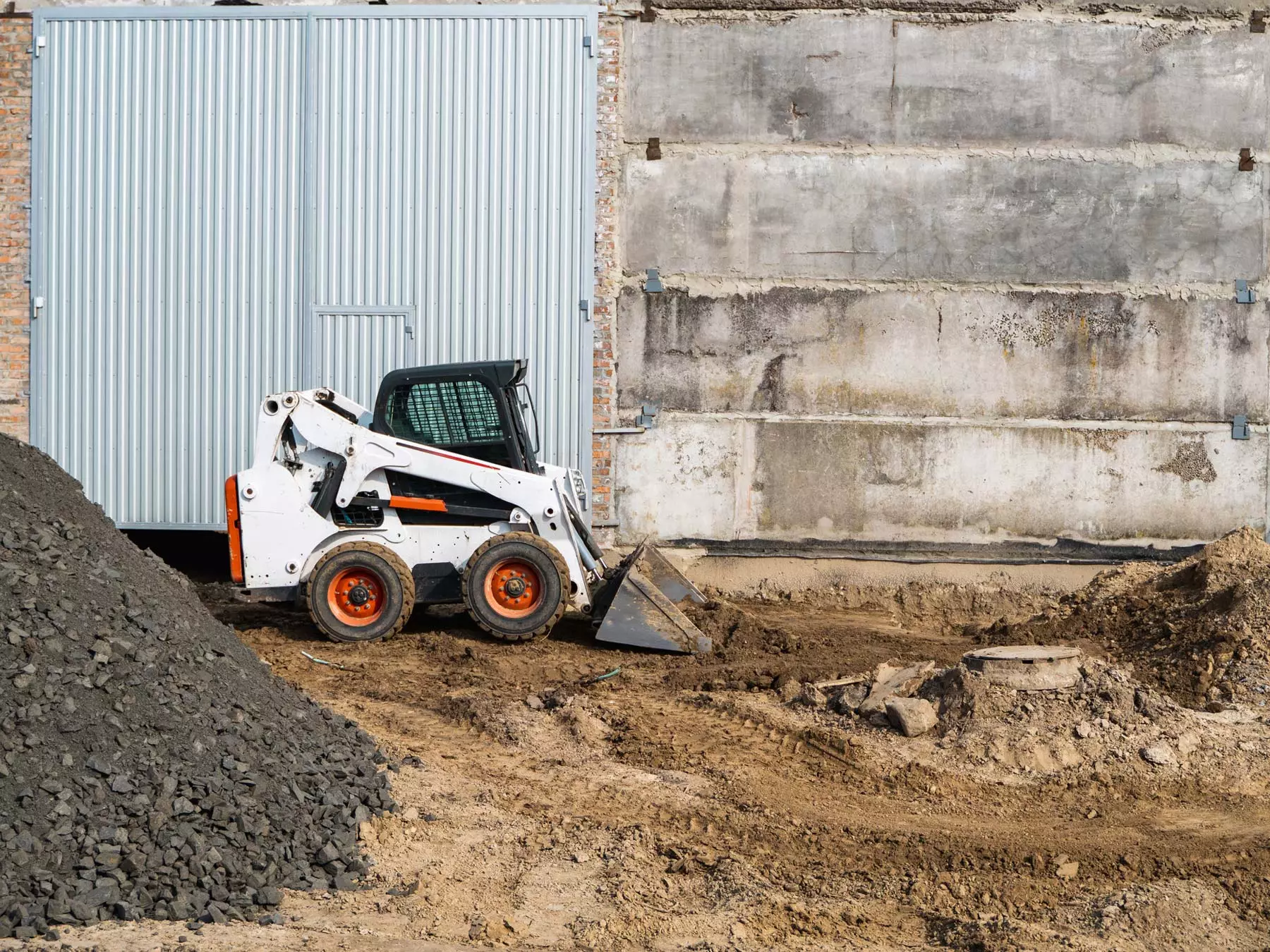 A COMPLETE BUYER’S GUIDE FOR SKID STEER ATTACHMENTS