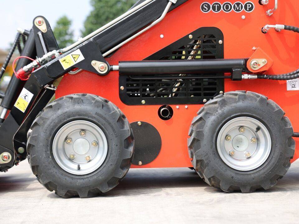 Mini-SkidSteer-Loader-Track-Wheel-Honda-EPA-Gas-221-HP4jpg - Skidsteer Loader