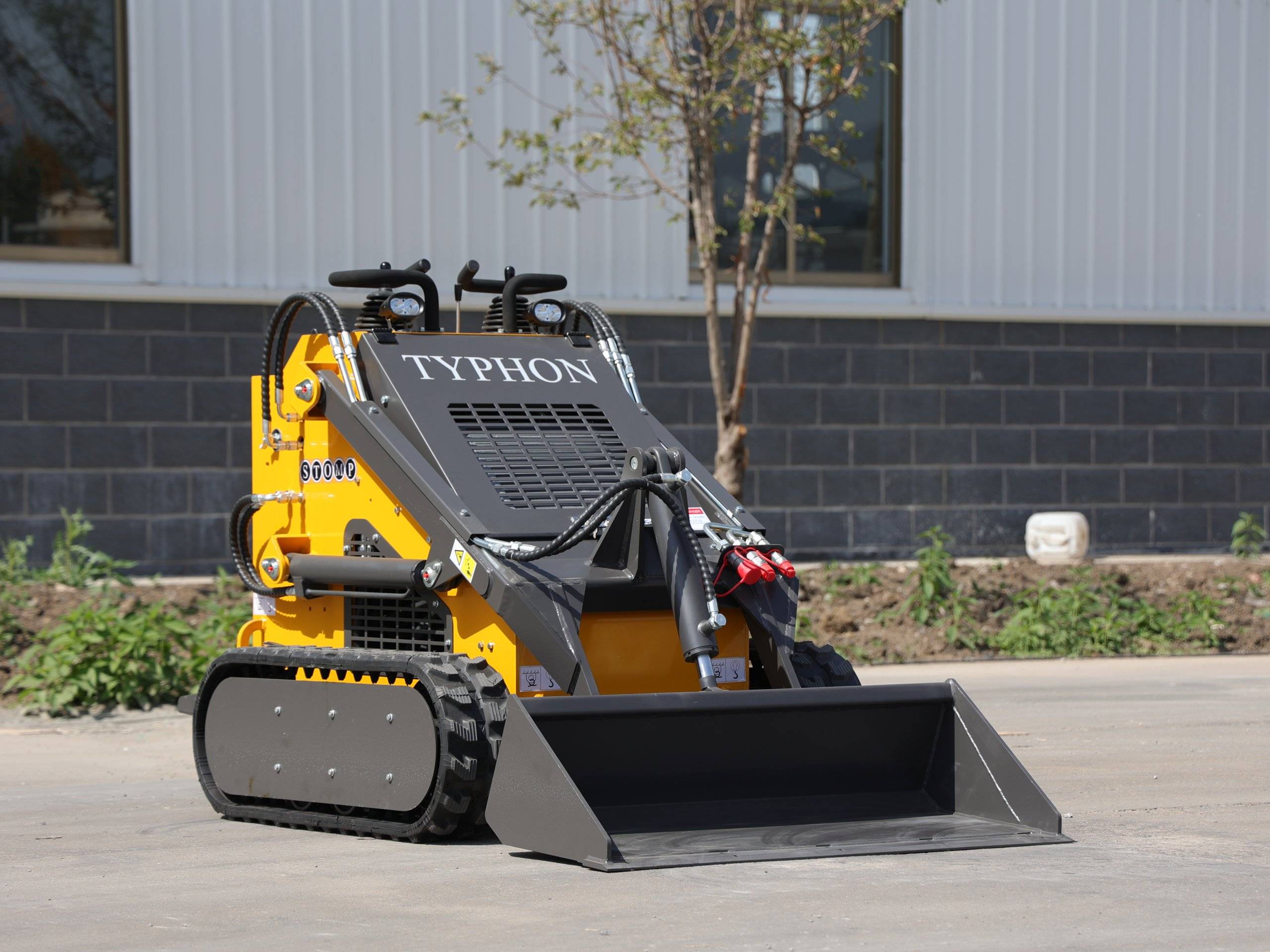TYPHON-STOMP-2000lbs-Mini-Skid-Steer-23HP-Gas4-scaled-1jpeg - Skidsteer Loader