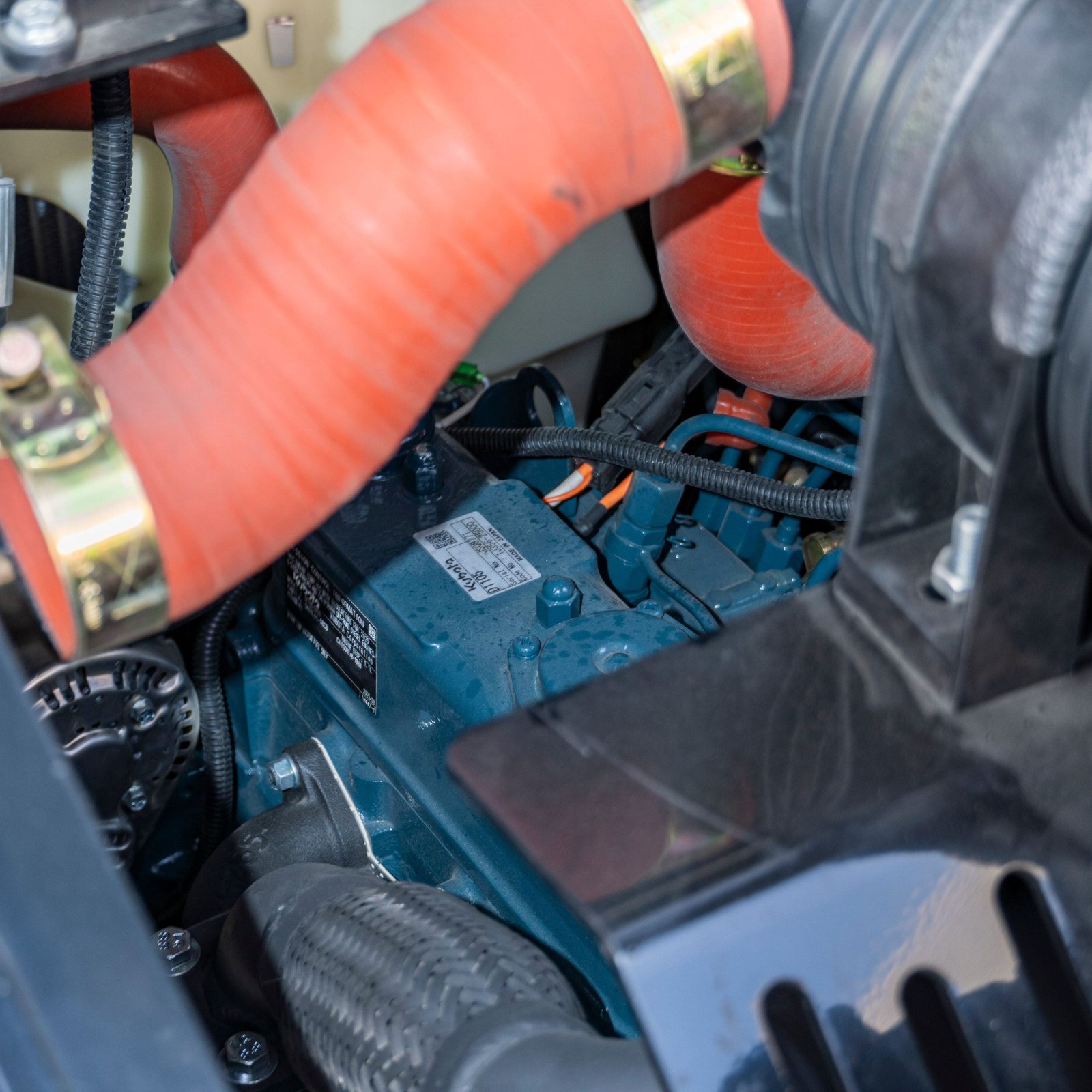 TYPHON Stomp V1000 24HP Kubota D1105 Water Cooled Diesel Skid Steer Pilot Control34