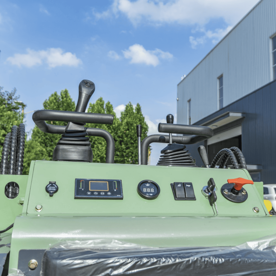 Typhon Stomp V950 Mini Skid Steer Track Loader - Konstructz Series 1.5 Ton 25HP Kubota D1105 Engine - Image 6